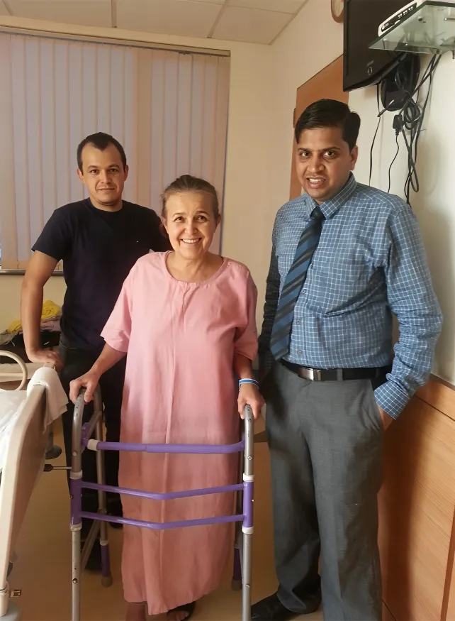 Dr. Manoj Pahukar With Pation after surgery in nagpur